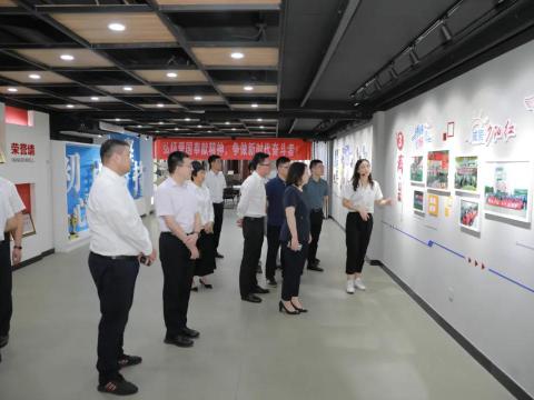 团省委副书记张迎春来平博集团调研共青团事情