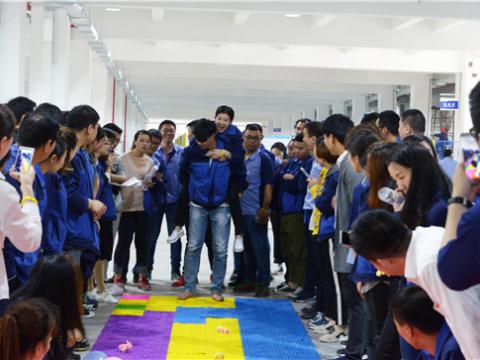 坚贞立志，，，，，，，永葆精神，，，，，，，勇猛领先，，，，，，，不负青春